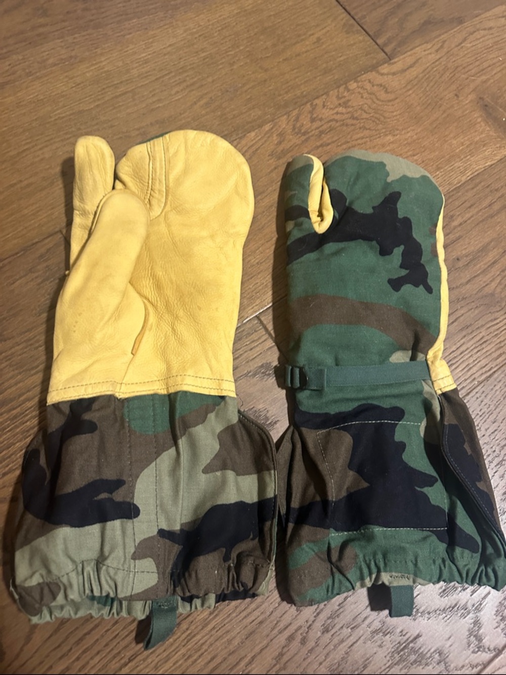 Camo Mittens - Picture 3 of 7